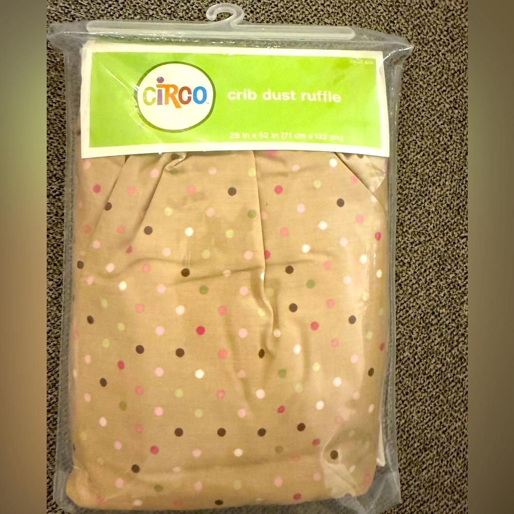 NWOT Circo crib dust ruffle